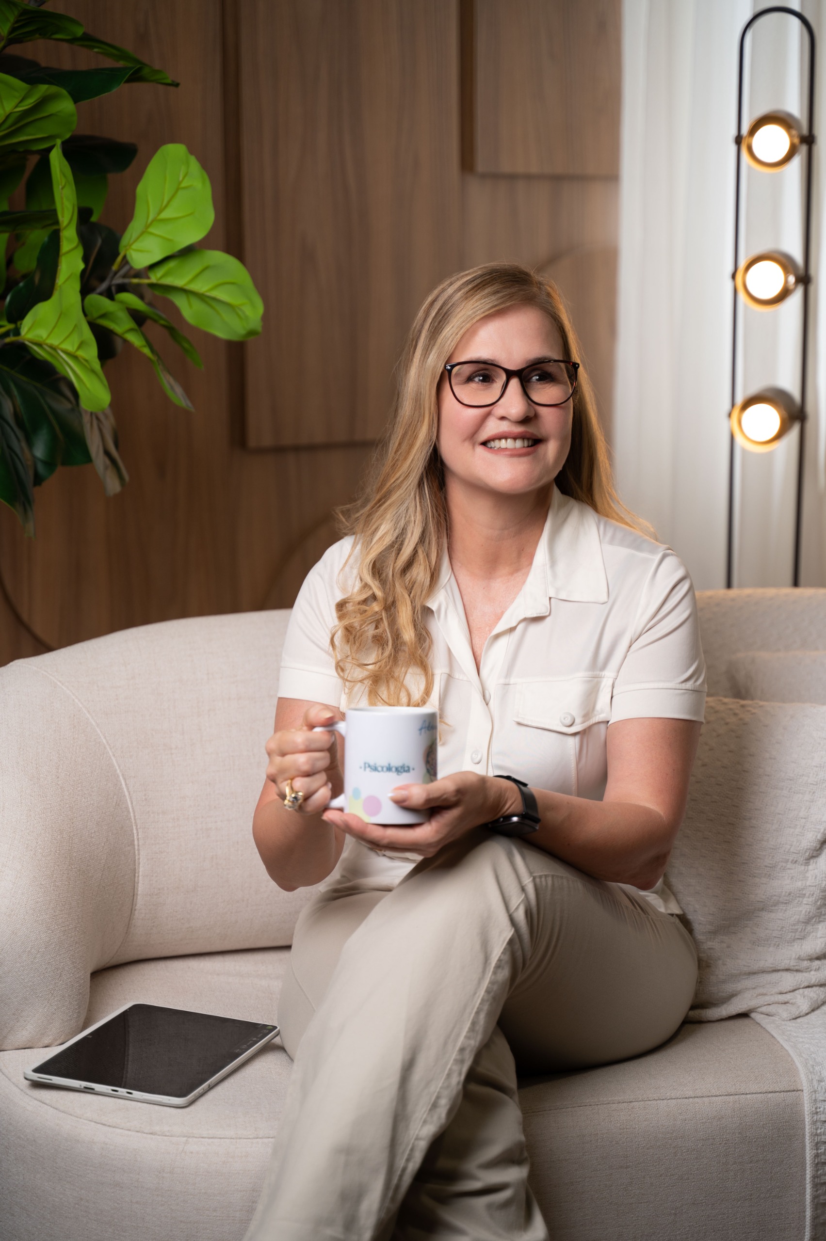 Retrato da psicóloga Adriana Bezerra.